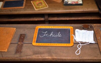 Perbandingan Program Bantuan Sosial di Desa Galur dan Desa Lain